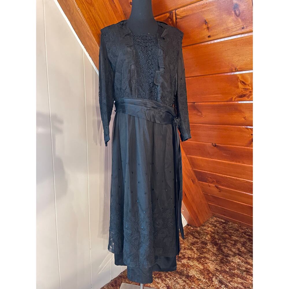 Antique Edwardian-Era 1910s Black Mourning Dress w/ Intricate Lace Details sz M